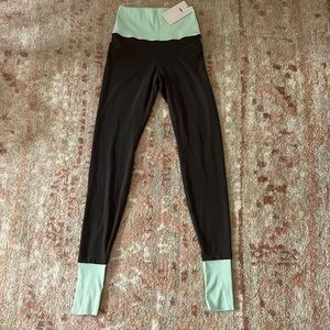 Nike Yoga Luxe High Rise 7/8 Length Gray/Mint Green Leggings Size Small